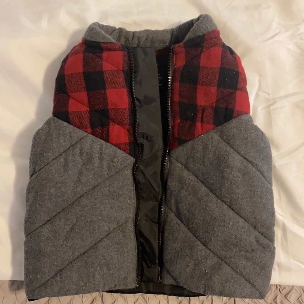 Toddler boy- 24 month vest, never worn.